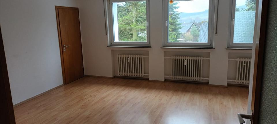 Dachgeschoßwohnung Bad Berleburg - 3 Zimmer, 80 m&sup2;, 560&euro; | Angebot:24846428