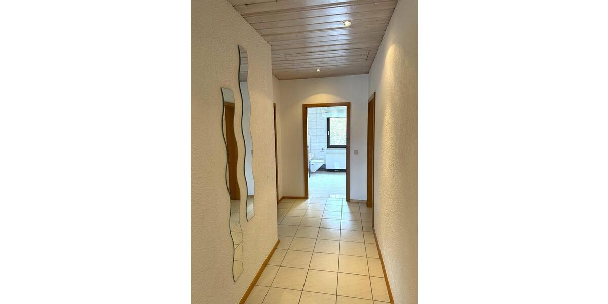 Dachgeschoßwohnung Deggendorf - 4 Zimmer, 92 m&sup2;, 672&euro; | Angebot:25171626
