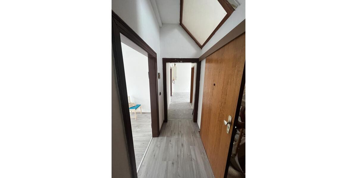 Dachgeschoßwohnung Kaiserslautern Betzenberg - 4 Zimmer, 100 m&sup2;, 950&euro; | Angebot:25313088