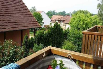 Ruhige 3 Zi- Wohnung mit Sonnenbalkon in Fröhstockheim. Sehr gute ruhige Lage im Neubaugebiet. Nur 3 Km von Kitzingen + Iphofen entfernt :-) 3 zimmer