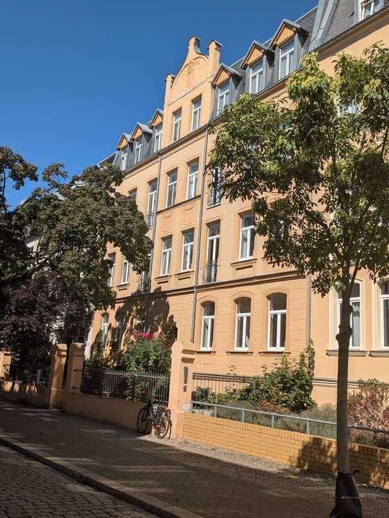 Wohnung zum Mieten in HalleS. 791 € 93 m²