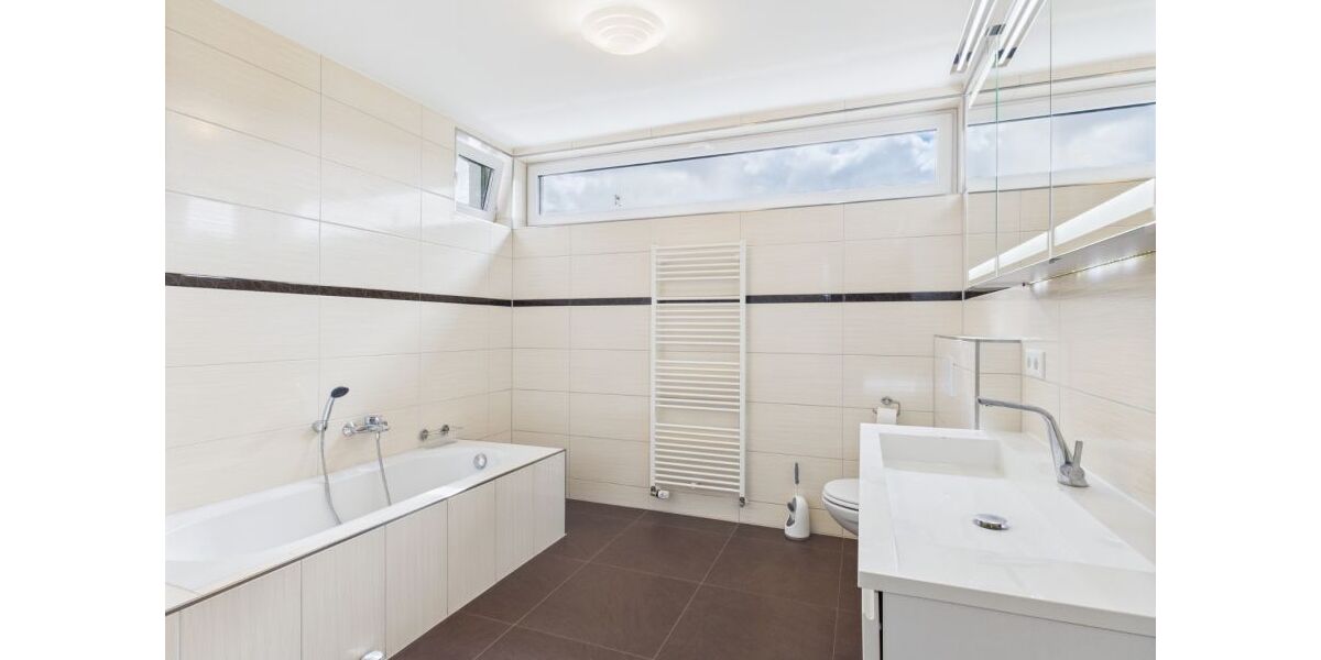 Außergewöhnliches Haus Wohnung über 2 Etagen in ruhiger Lage von Metjendorf-Oldenburg, KFW 70-ModernCarportGarten Wohnen am Rande von Oldenburg - Doppelhaushälfte Wiefelstede / Metjendorf Metjendorf | Angebot:26646278