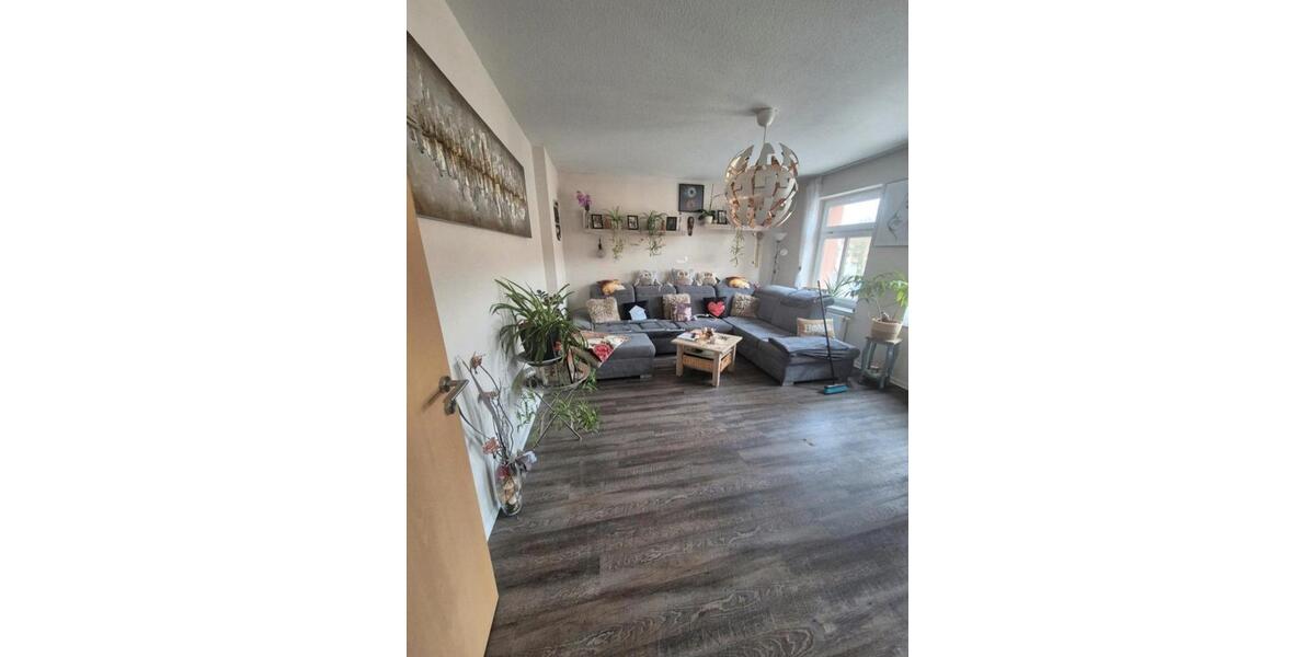 Etagenwohnung Stendal - 4 Zimmer, 97 m&sup2;, 800&euro; | Angebot:26476528