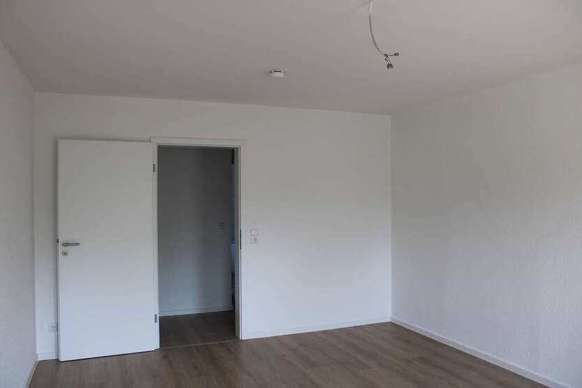 ruhige 4 Zimmer-Wohnung im Hinterhaus ***frisch renoviert*** mit Balkon