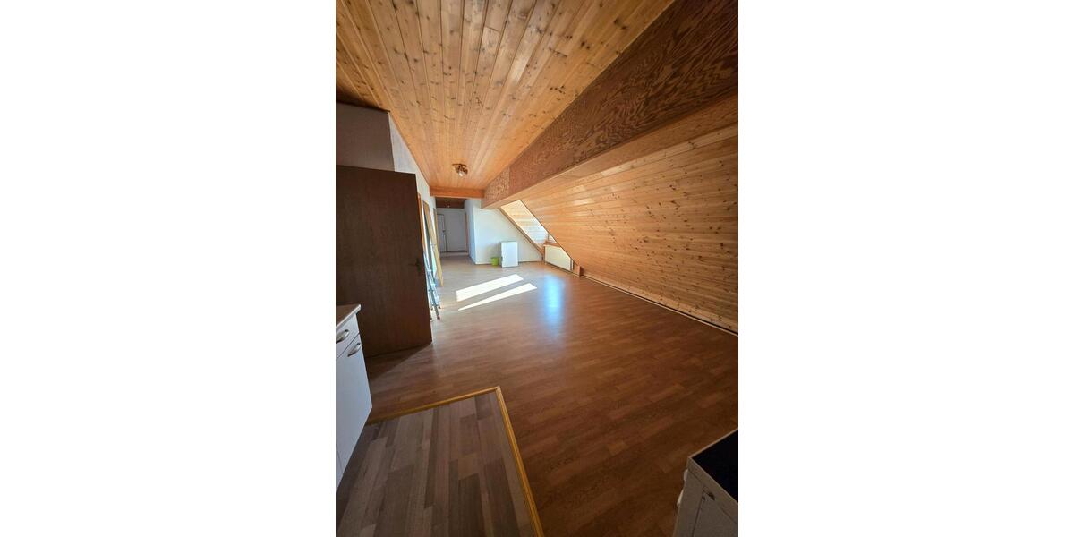 Dachgeschoßwohnung Kindenheim - 3 Zimmer, 85 m&sup2;, 700&euro; | Angebot:25256895