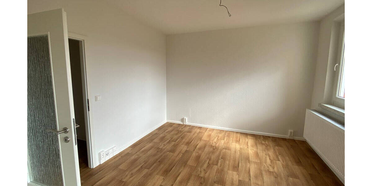 Etagenwohnung Suhl Neundorf - 4 Zimmer, 64 m&sup2;, 400&euro; | Angebot:26393587