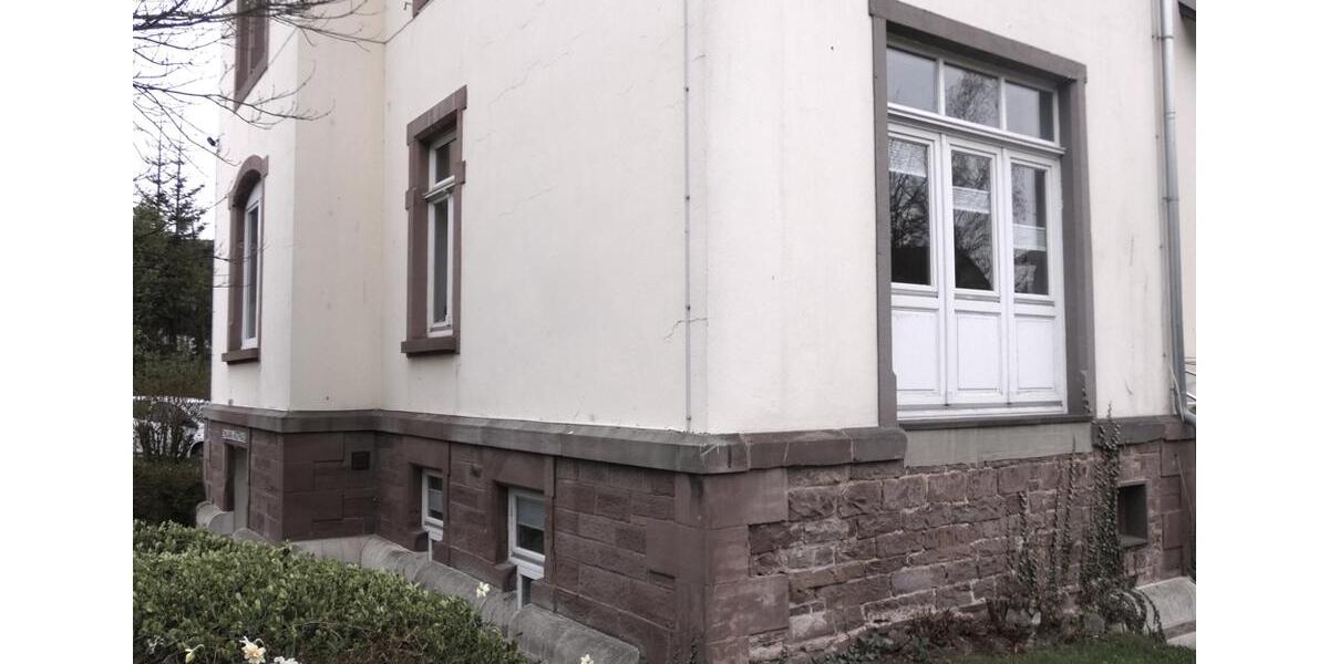 Großzügige Wohnung mit Aufzug und Charme 4 zimmer