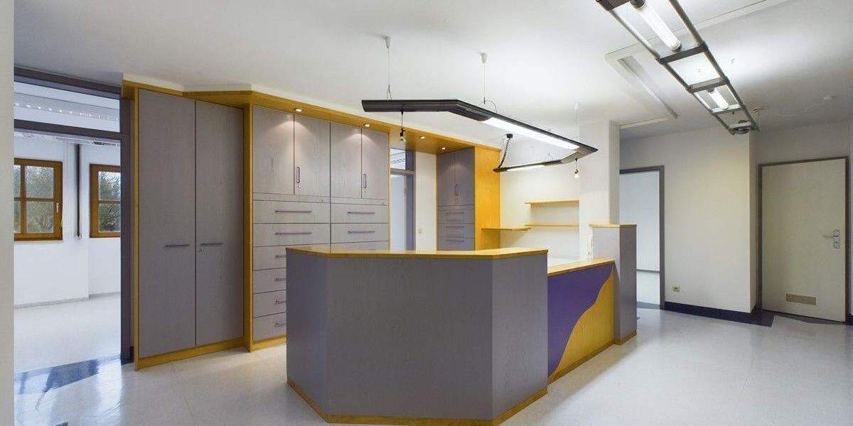 Gewerbeobjekt Nittendorf - 9 Zimmer, 169 m&sup2;, 1.495&euro; | Angebot:25704919