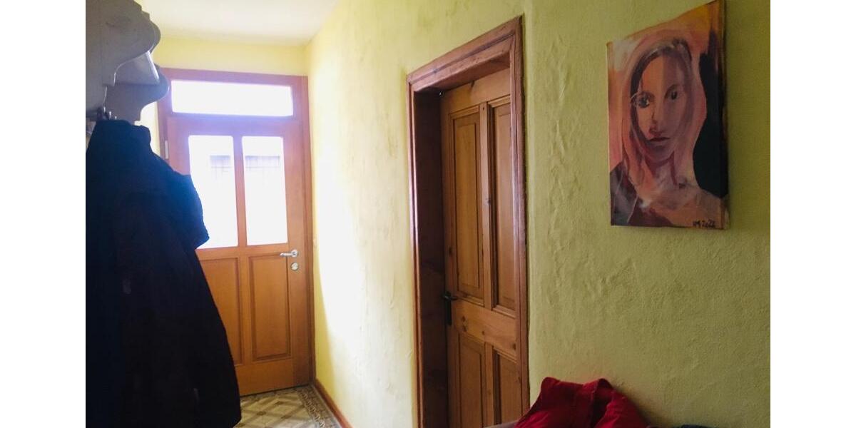 Geräumiges Dachgeschoss in tierfreundlichem Haus mit Garten 1 zimmer