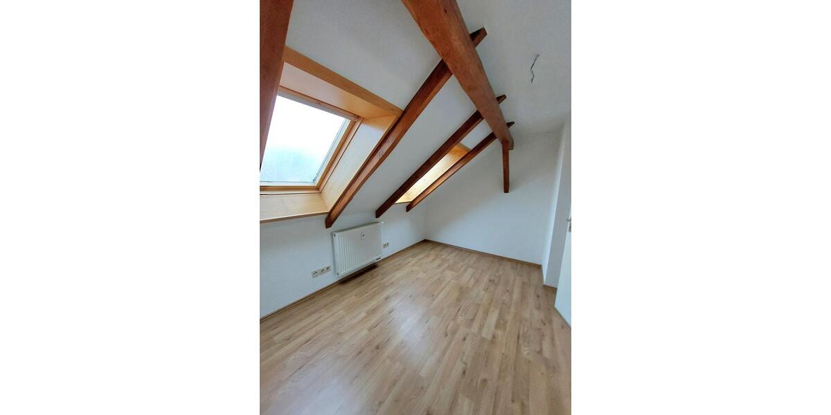 Dachgeschoßwohnung Großröhrsdorf - 3 Zimmer, 66 m&sup2;, 529&euro; | Angebot:24592773
