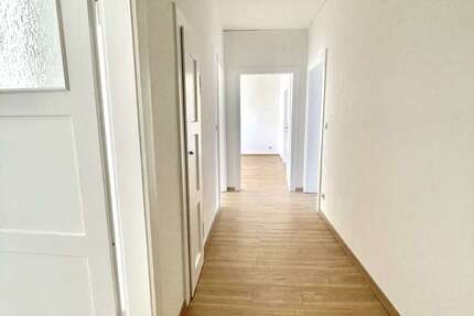 Wohnung zum Mieten in Bitterfeld 400,86 € 61.2 m² 3 zimmer