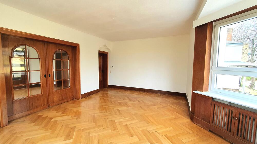 Exklusive 5-Zimmer-Wohnung in schöner Villa. Mit eigenem Gartenbereich und Garage. 5 zimmer