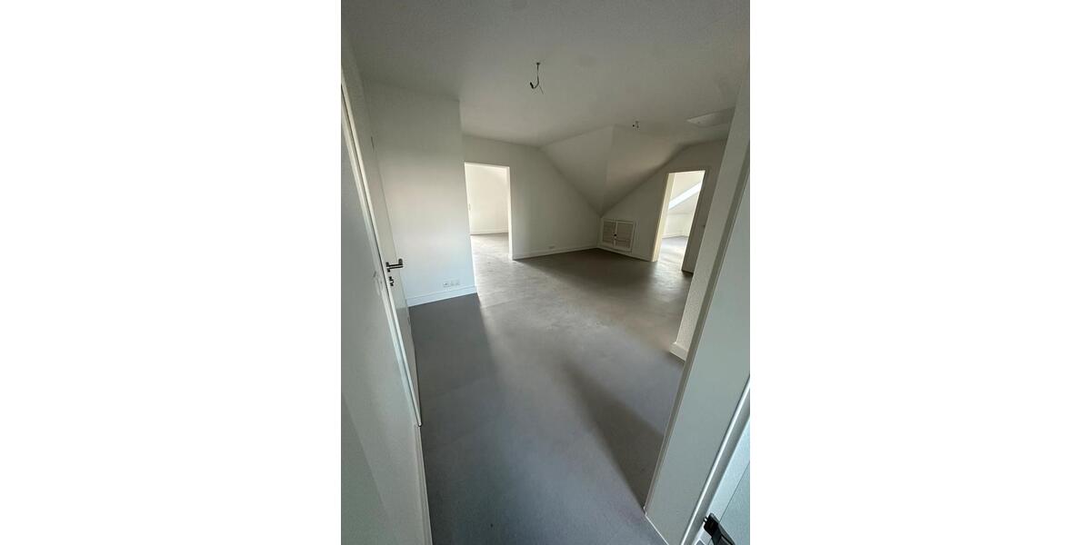 Wohnung zu vermieten ab sofort (Komplett kernsaniert) 4 zimmer