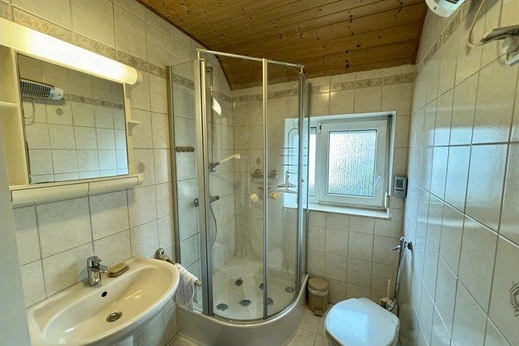 Einfamilienhaus Göllheim - 11 Zimmer, 185 m&sup2;, 1.650&euro; | Angebot:26504265