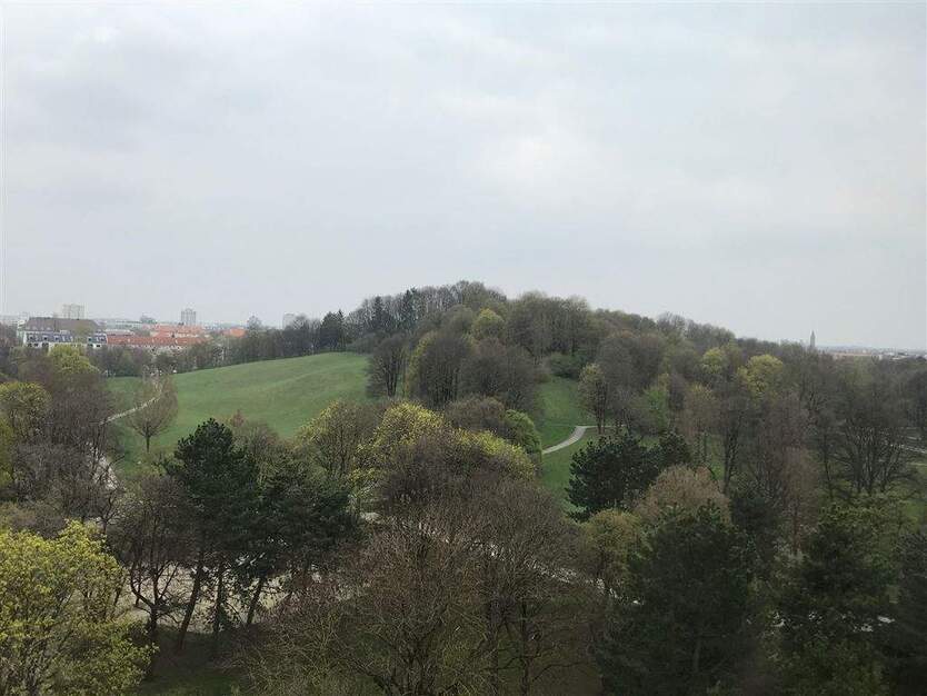 Schwabing ruhige 3,5 Zimmer Wohnung Küche Esszimmer 102m² Loggia, Parkett, komplett renoviert Aufzug 3 zimmer