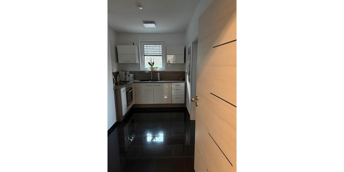 Etagenwohnung Saarbrücken Neue Bremm - 4 Zimmer, 160 m&sup2;, 2.400&euro; | Angebot:26023054