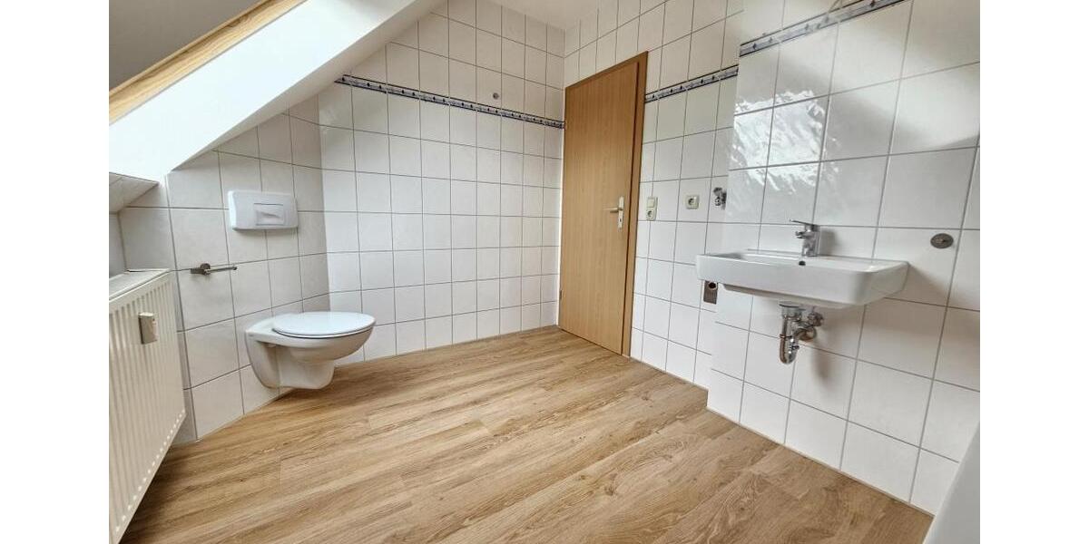 Dachgeschoßwohnung Eibenstock - 3 Zimmer, 74 m&sup2;, 406&euro; | Angebot:25084328