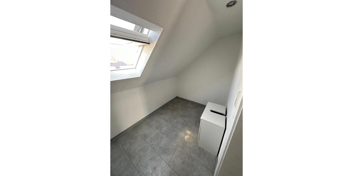 Dachgeschoßwohnung Stolzenau - 2 Zimmer, 35 m&sup2;, 390&euro; | Angebot:25853407