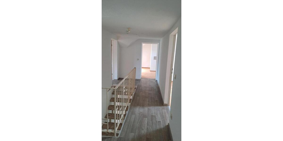 Etagenwohnung Sankt Wendel - 6 Zimmer, 140 m&sup2;, 800&euro; | Angebot:26234426