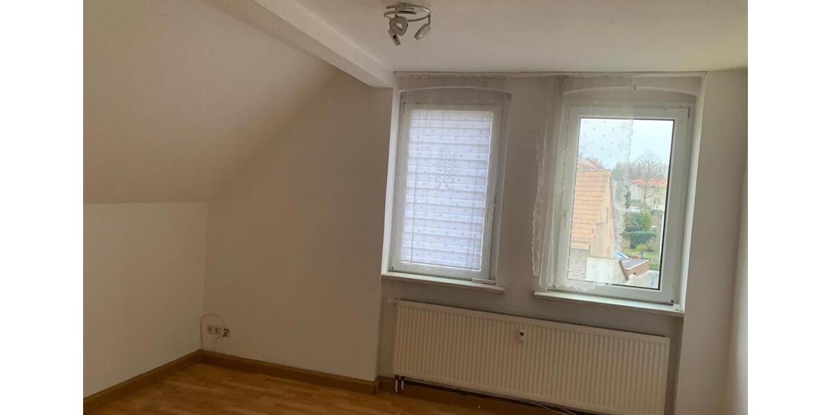 Dachgeschoßwohnung Schmölln - 2 Zimmer, 40 m&sup2;, 300&euro; | Angebot:25895135