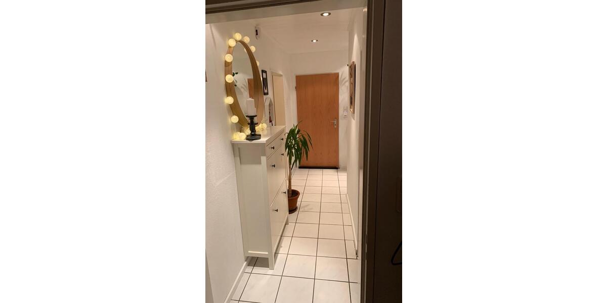 Dachgeschoßwohnung Emden Tholenswehr - 5 Zimmer, 90 m&sup2;, 750&euro; | Angebot:25375308