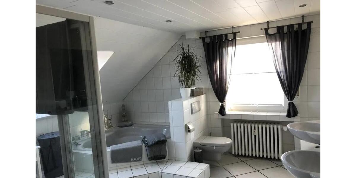 Dachgeschoßwohnung Hiddenhausen - 2 Zimmer, 82 m&sup2;, 650&euro; | Angebot:24954474