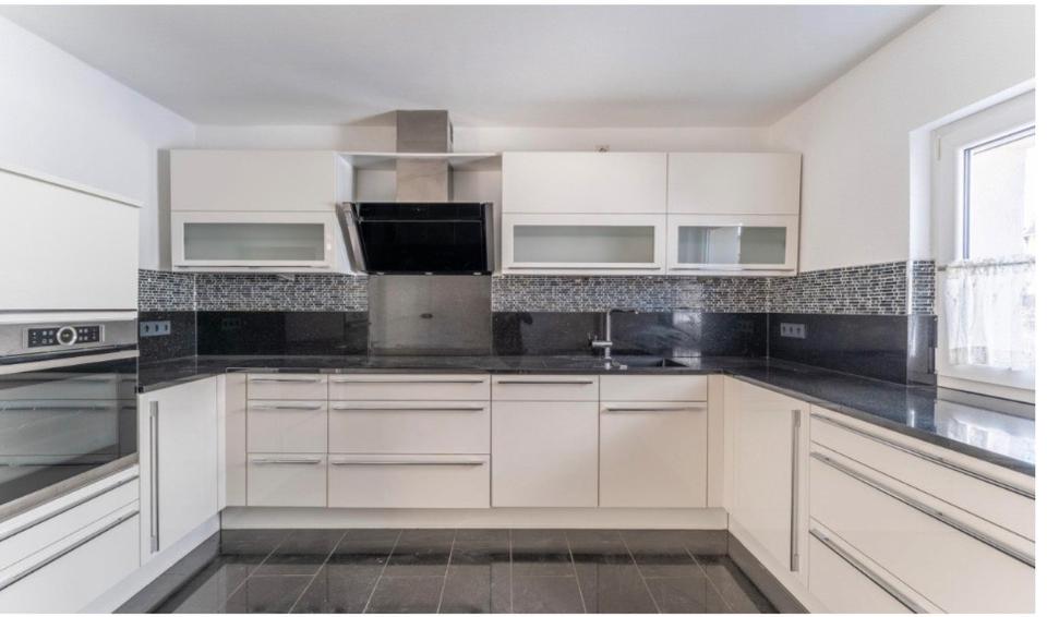 Einfamilienhaus Villingen-Schwenningen Schwenningen - 7 Zimmer, 160 m&sup2;, 1.800&euro; | Angebot:25932092