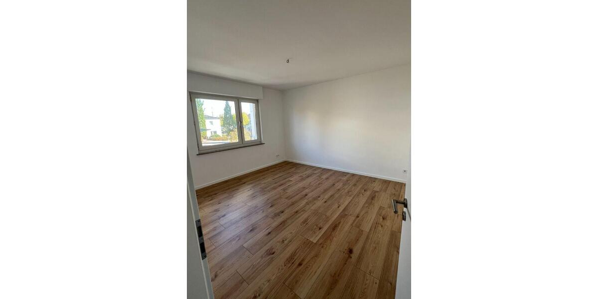 Kernsanierte 3 Zimmer-Wohnung mit Balkon in zentraler Lage 3 zimmer