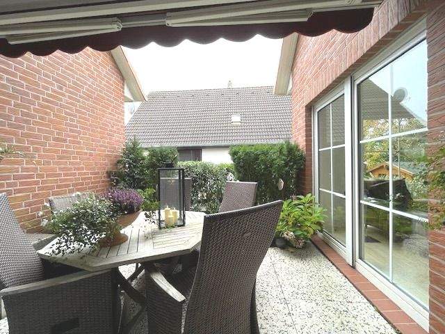 Vermietungsangebot für eine Doppelhaushälfte mit großer Terrasse, eigenem Gartenteil und einem Carport Platz in 21629 Neu Wulmstorf