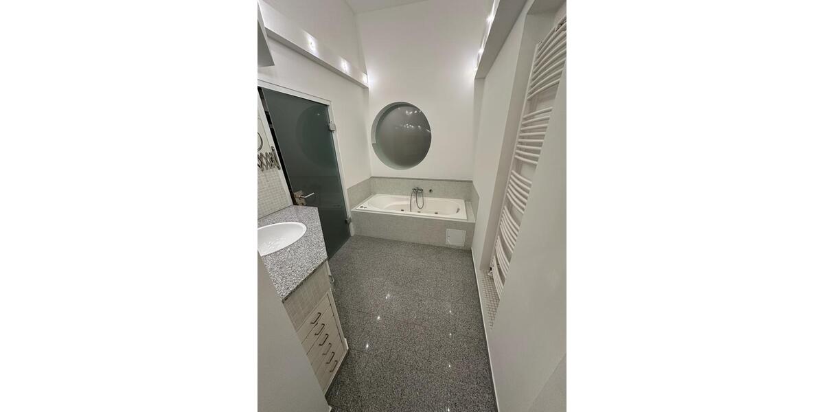 Etagenwohnung Uder - 4 Zimmer, 150 m&sup2;, 900&euro; | Angebot:26092951