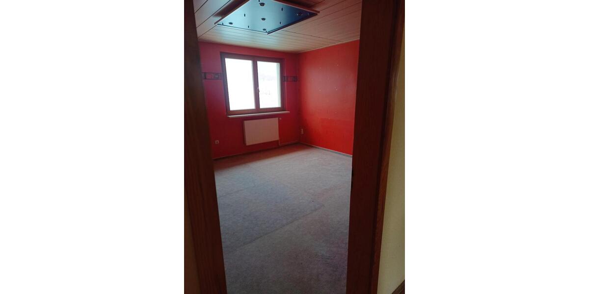 Dachgeschoßwohnung Kraftsdorf - 5 Zimmer, 138 m&sup2;, 950&euro; | Angebot:22184494