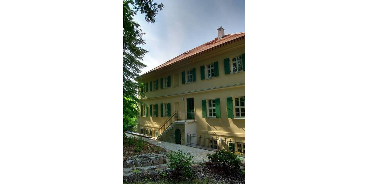 Etagenwohnung Radebeul Oberlößnitz - 3 Zimmer, 151 m&sup2;, 1.850&euro; | Angebot:22340032