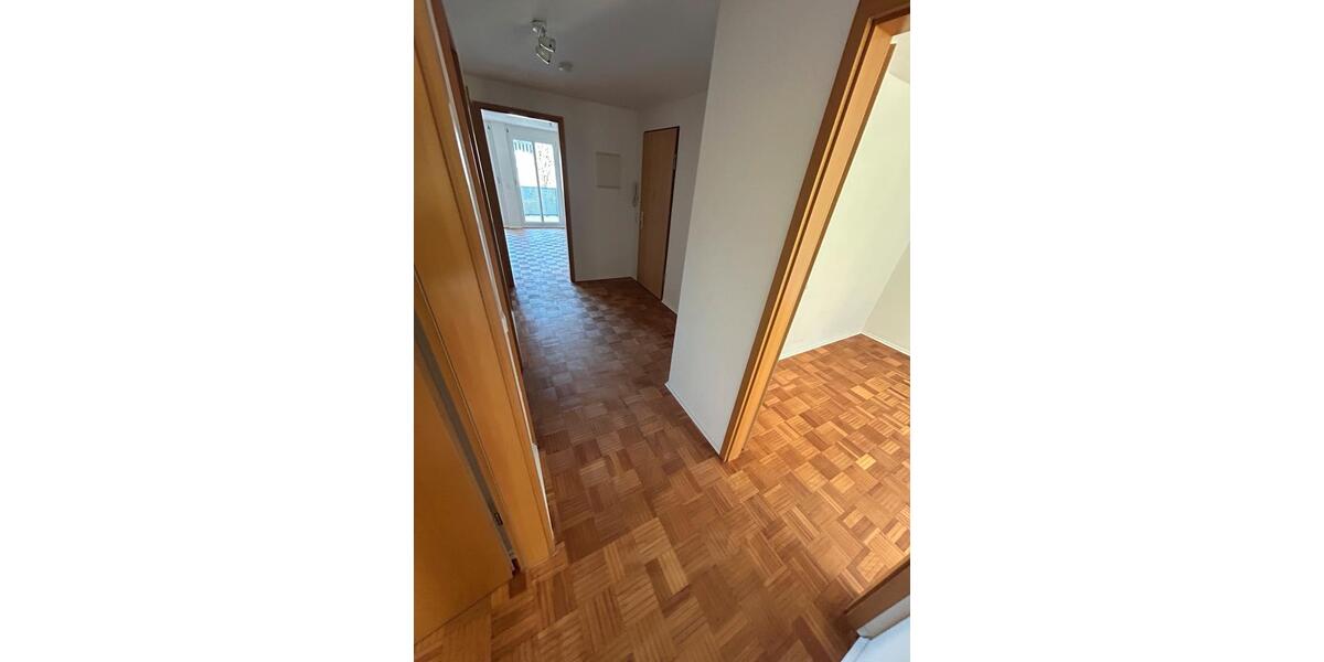 Etagenwohnung Freiberg am Neckar - 3 Zimmer, 79 m&sup2;, 1.100&euro; | Angebot:26045546