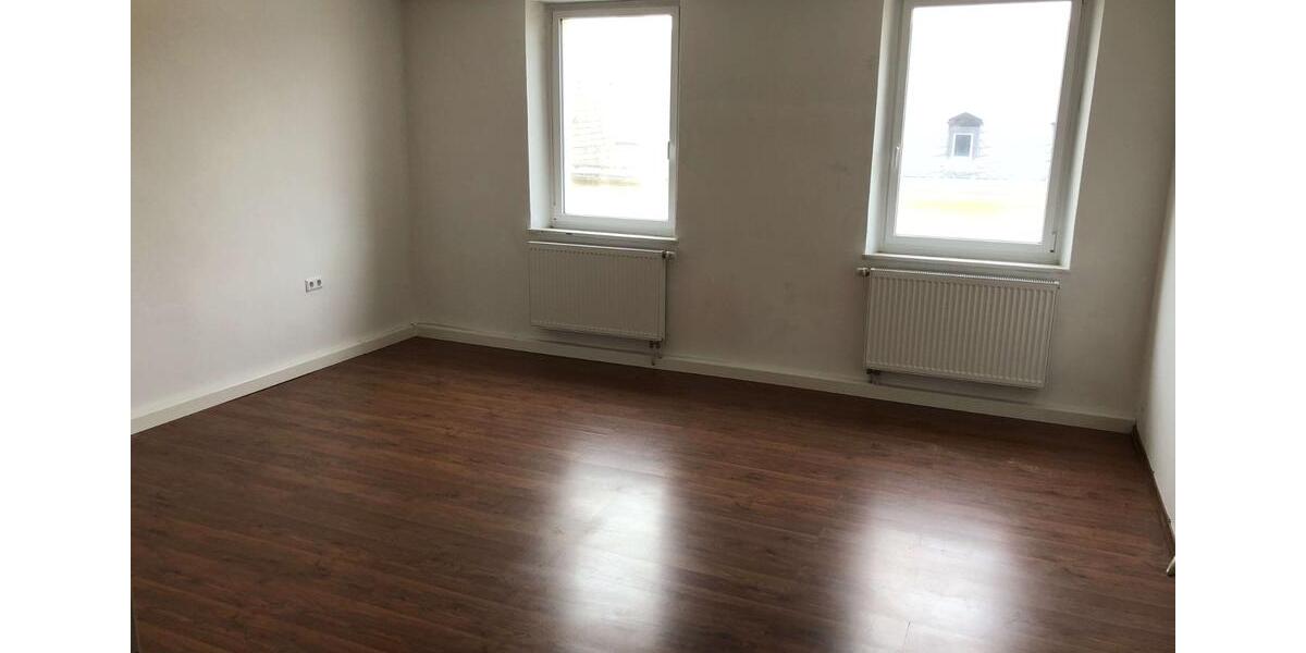 3 Zimmer DG Wohnung in Hof zu vermieten 3 zimmer