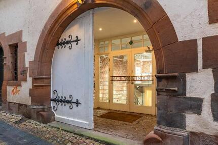 Charaktervolle Galeriefläche im Untergeschoss der Marburger Oberstadt zimmer