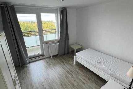 1 Zimmer mit Balkon ( in 3 - Zimmer WG) 1 zimmer