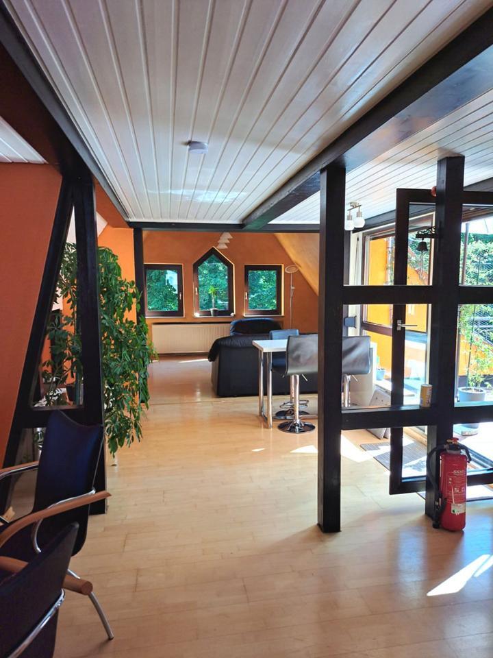 Freie WG-Zimmer in 4er- WG in Wohnung mit 144qm