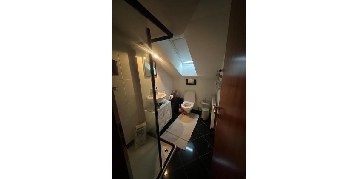 Gemütliche 3‑Zimmer-Dachgeschosswohnung – 98 m² – ab März 3 zimmer