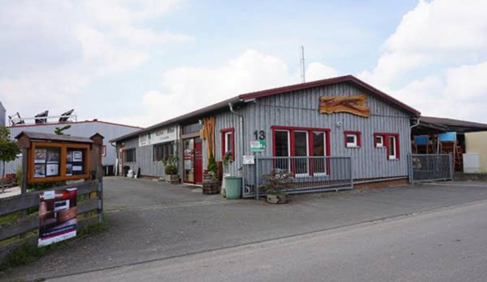 Produktionshalle Werkstatt Schreinerei mit Büro & Ausstellung