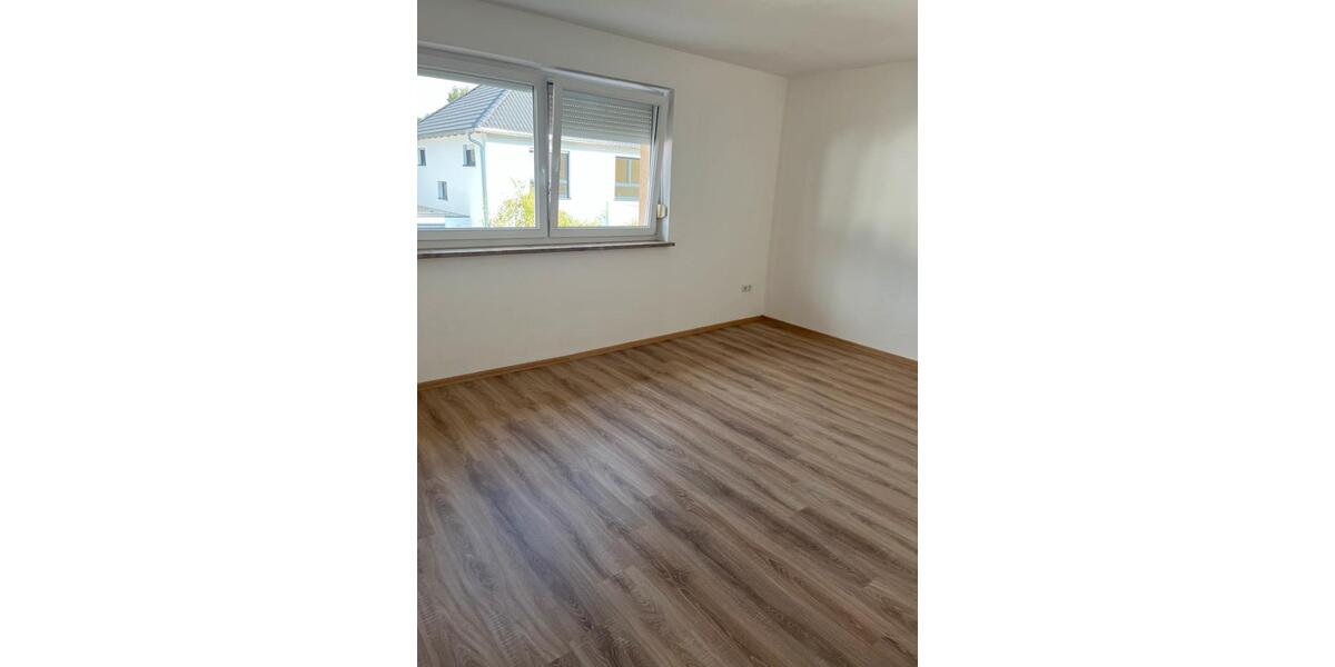 Einfamilienhaus Weiden in der Oberpfalz - 6 Zimmer, 150 m&sup2;, 1.300&euro; | Angebot:25977753
