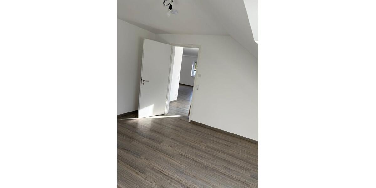 Dachgeschoßwohnung Bad Oeynhausen Dehme - 3 Zimmer, 121 m&sup2;, 1.290&euro; | Angebot:26578523
