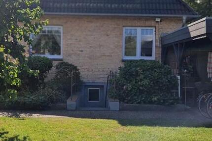 Einfamilienhaus mit Garage und Garten zimmer
