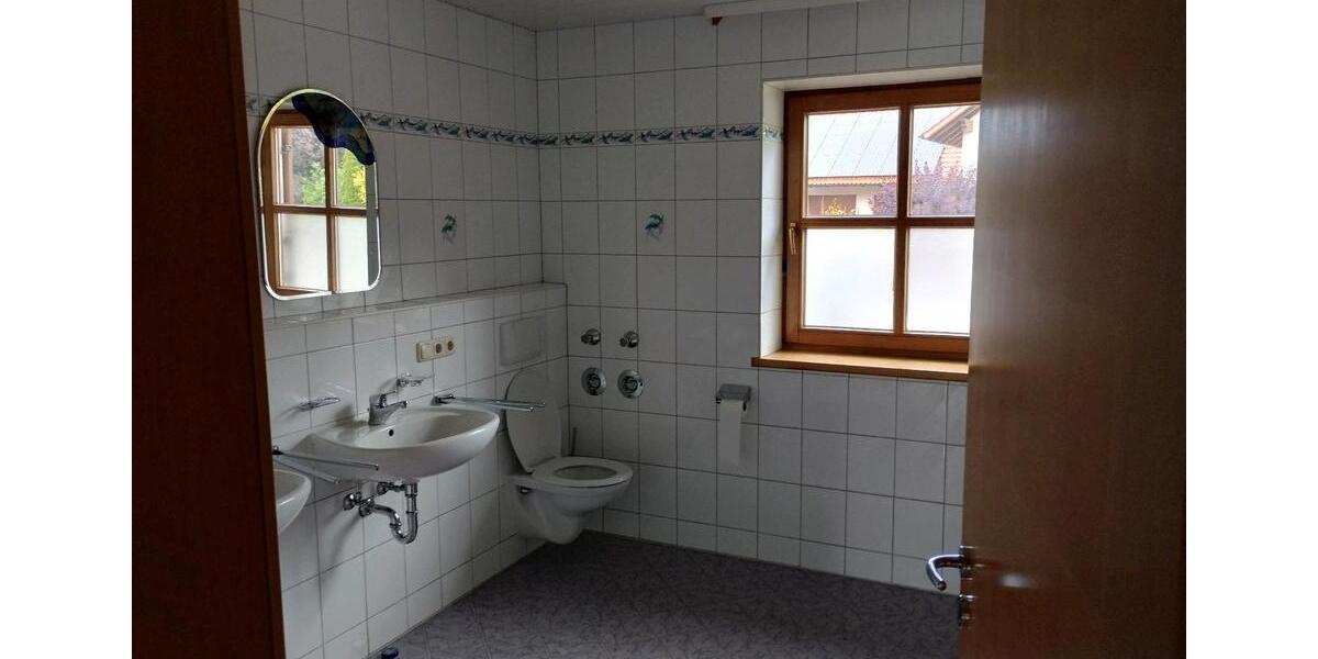 Erdgeschoßwohnung Loiching - 6 Zimmer, 115 m&sup2;, 1.250&euro; | Angebot:24697412