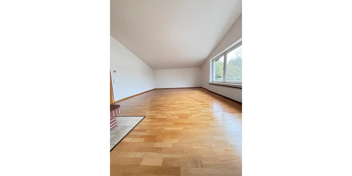 Dachgeschoßwohnung Detmold - 3 Zimmer, 120 m&sup2;, 1.250&euro; | Angebot:25384561
