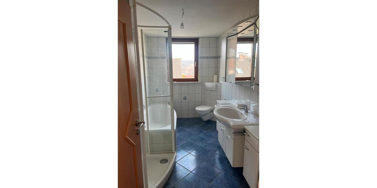 Dachgeschoßwohnung Hosenfeld - 4 Zimmer, 110 m&sup2;, 1.050&euro; | Angebot:24640837