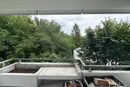 Frisch saniert: 2-Zimmer-Wohnung mit Balkon (3. OG mit Aufzug)