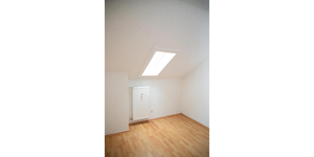 Dachgeschoßwohnung Deggendorf - 3 Zimmer, 68 m&sup2;, 720&euro; | Angebot:26045127