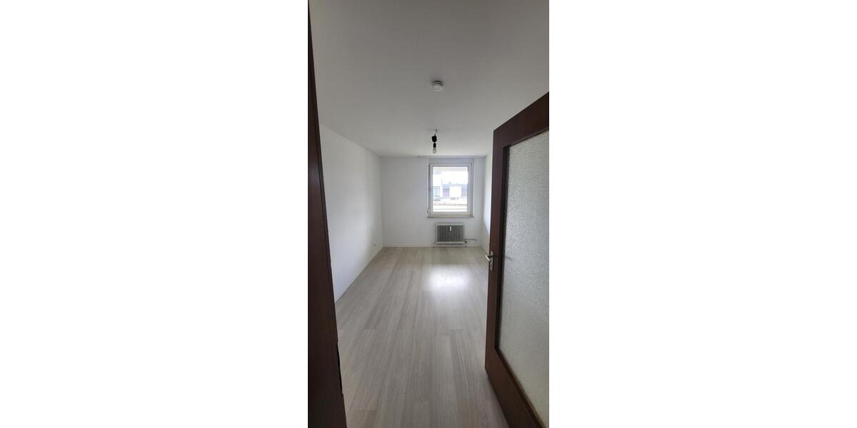 Wohnen auf Zeit Reutlingen Altenburg - 4 Zimmer, 98 m&sup2;, 1.200&euro; | Angebot:25640221