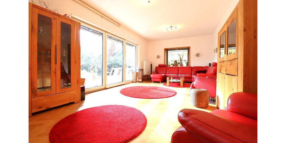 Einfamilienhaus Schwabach - 5 Zimmer, 220 m&sup2;, 2.700&euro; | Angebot:26232015