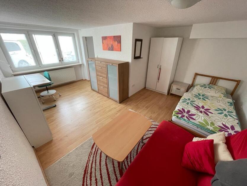 Voll möbliertes Zimmer 16 qm mit separatem Eingang, Dusche & WC